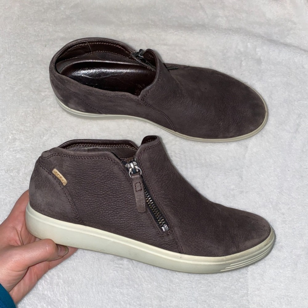 ECCO women's soft 7 low zip bootie sneaker plum color size 9